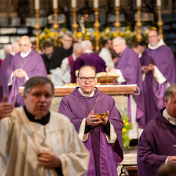 Stephansdom: Österreich nahm Abschied von Papst Franziskus / Erzdiözese Wien/ Schönlaub, Stephan Schönlaub Stephansdom: Österreich nahm Abschied von Papst Franziskus