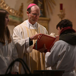 Osternachtsfeier mit Weihbischof Turnovszky